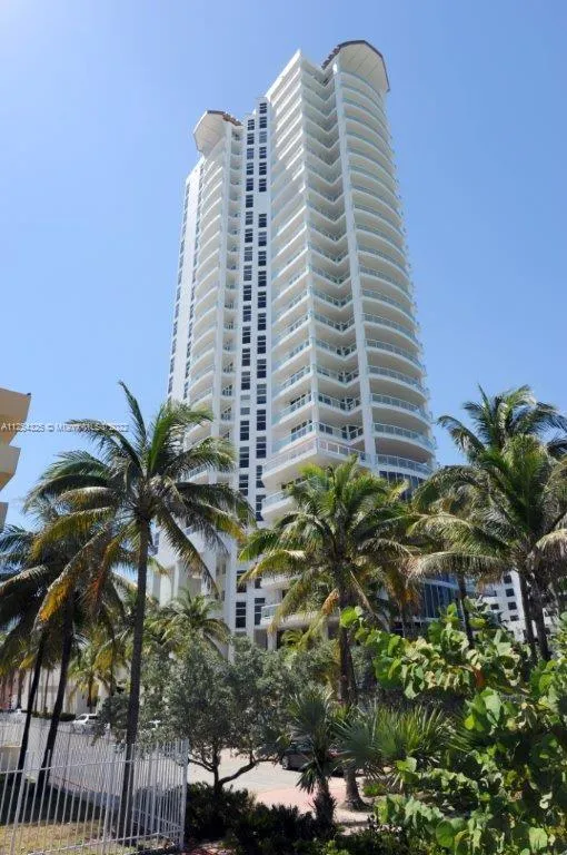 La Tour #PH2602 image #26