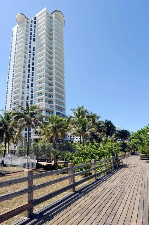 La Tour #PH2602 image #28