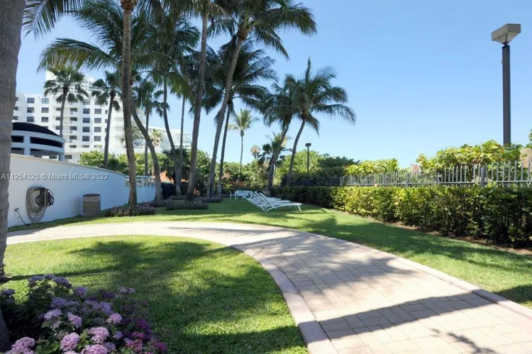 La Tour #PH2602 image #30