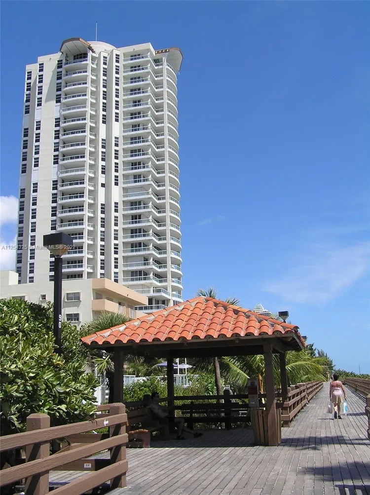 La Tour #PH2602 image #42