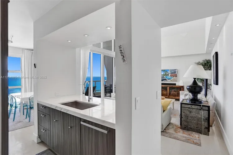 La Tour #PH2602 image #44