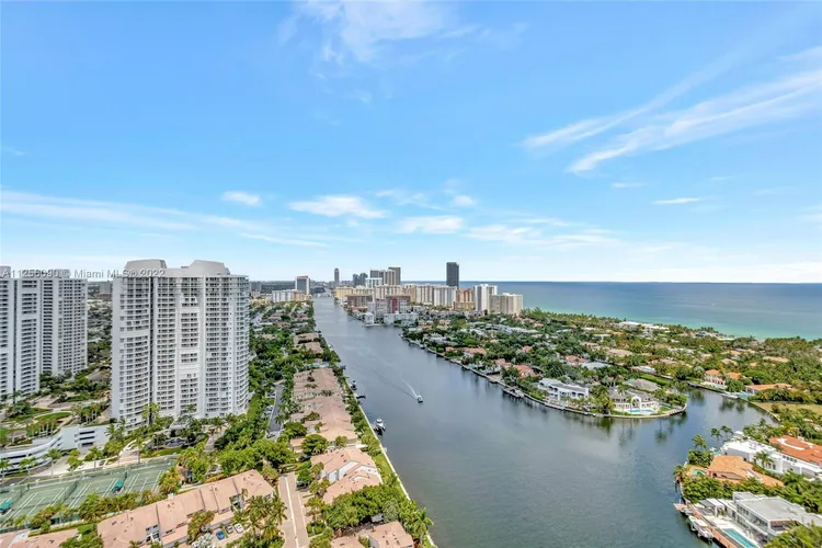 One Island Place #2901 image #19
