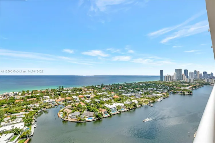 One Island Place #2901 image #21