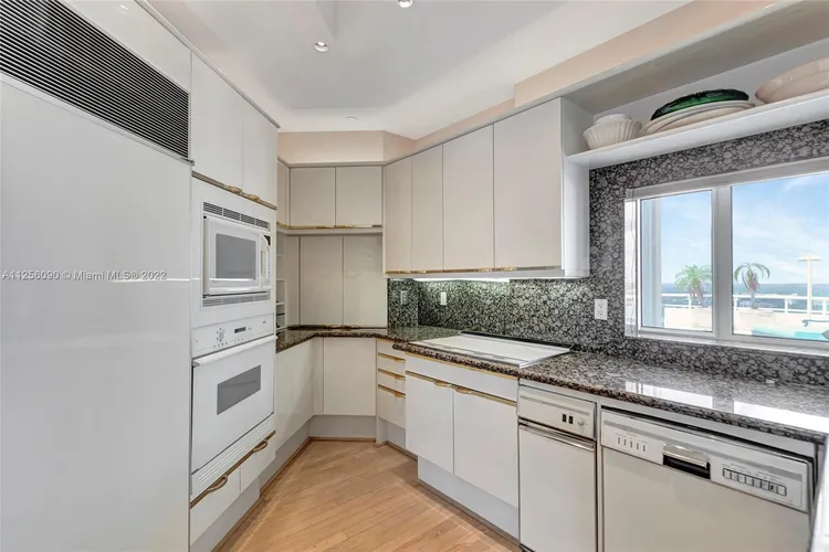 One Island Place #2901 image #29