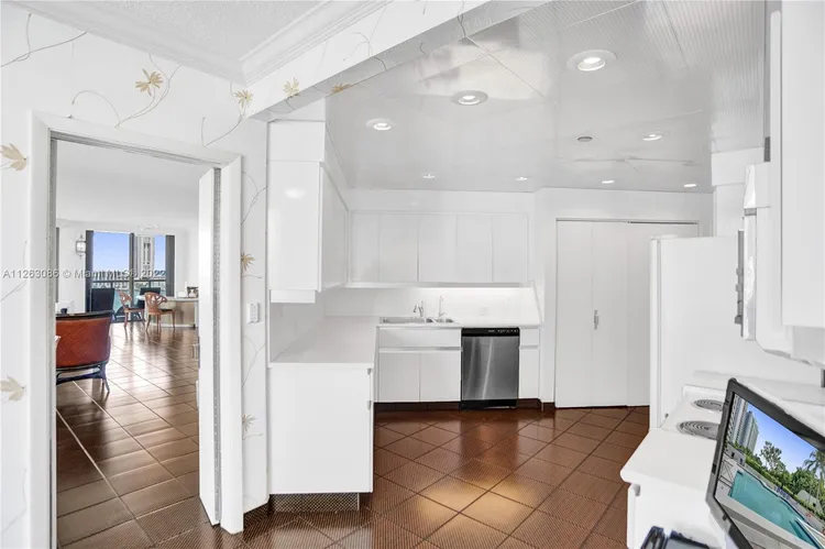 Williams Island 4000 #1606 image #17