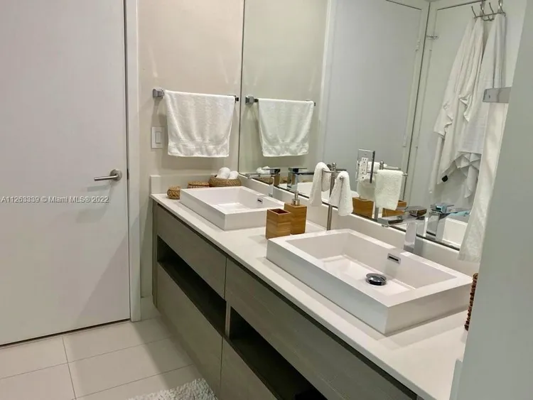 Icon Bay #1807 image #10