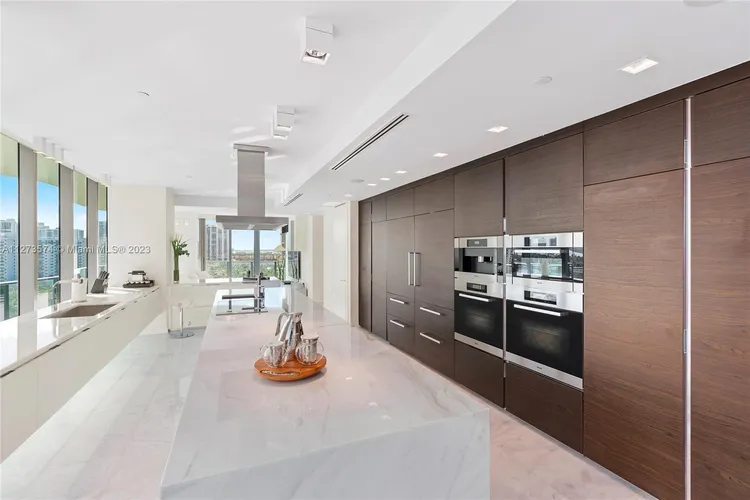 Regalia #11 image #12