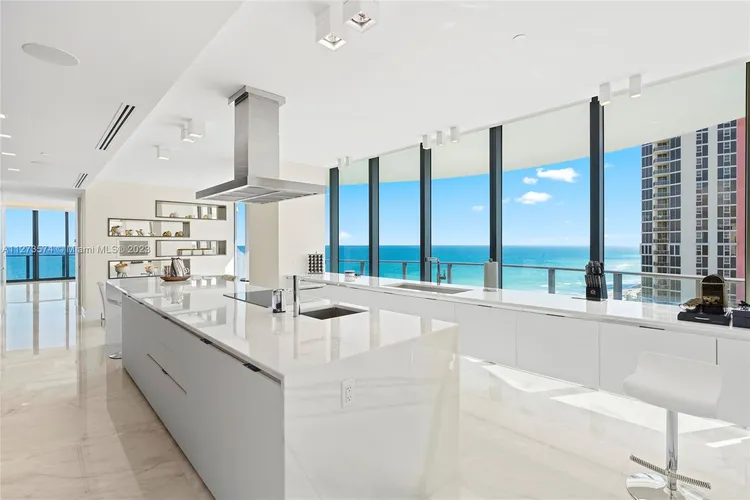 Regalia #11 image #13