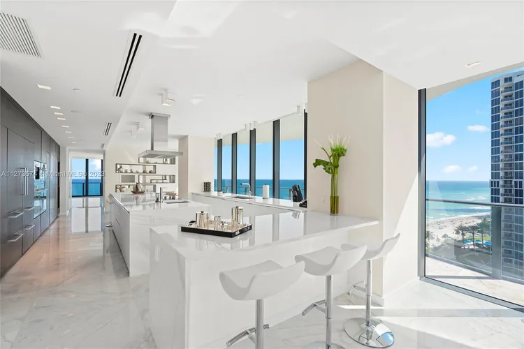 Regalia #11 image #14