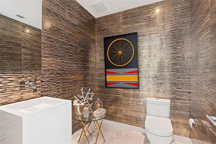 Regalia #11 image #8