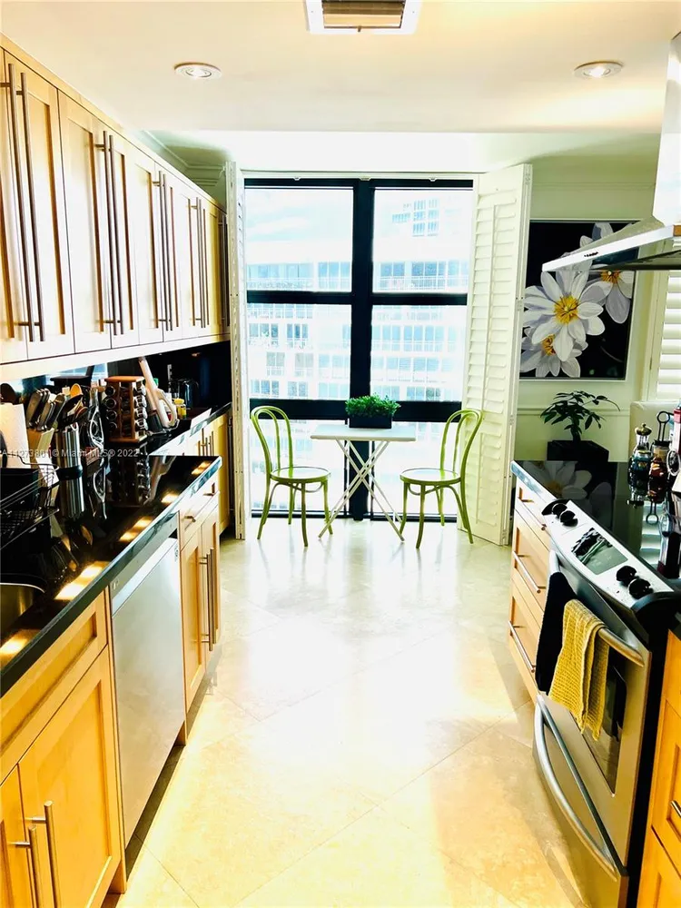 Towers of Key Biscayne #A808 image #16