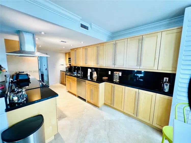 Towers of Key Biscayne #A808 image #18