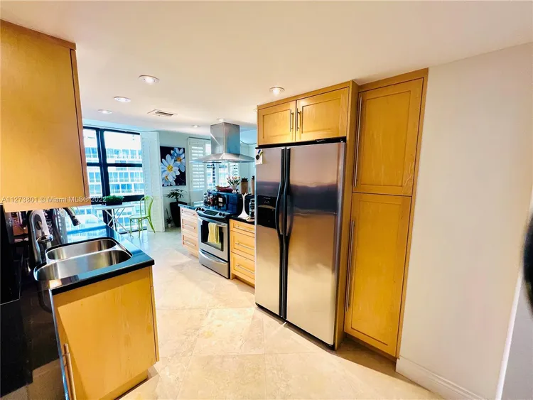 Towers of Key Biscayne #A808 image #22