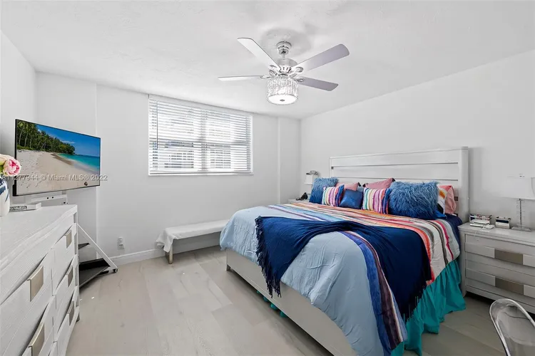 Galt Towers #14K image #10