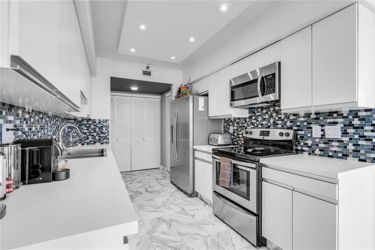 Turnberry Towers #22E image #11