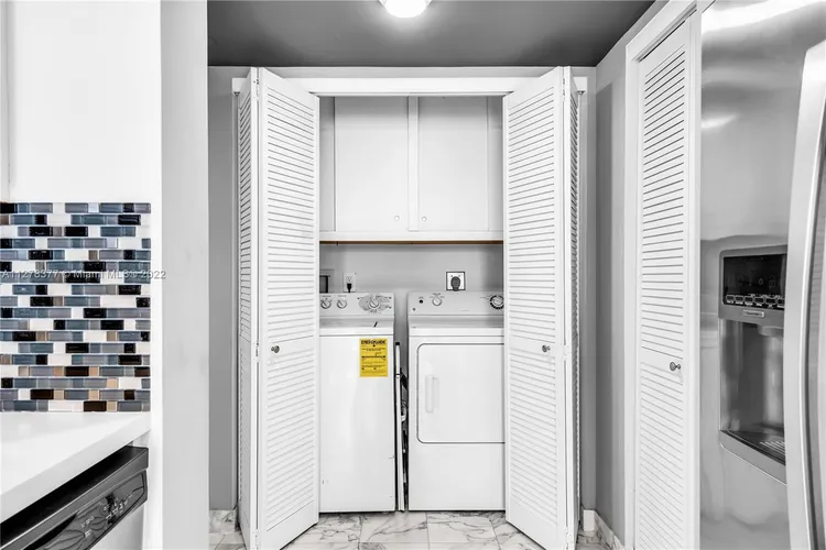 Turnberry Towers #22E image #14