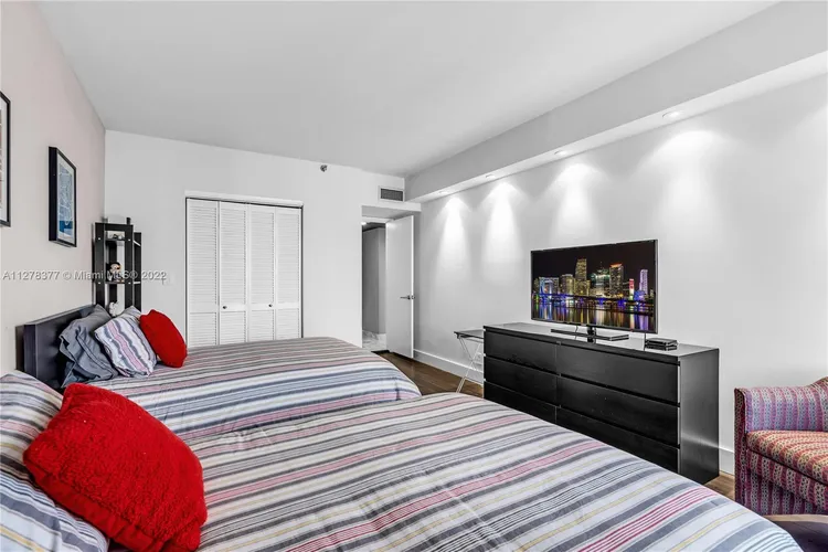 Turnberry Towers #22E image #26