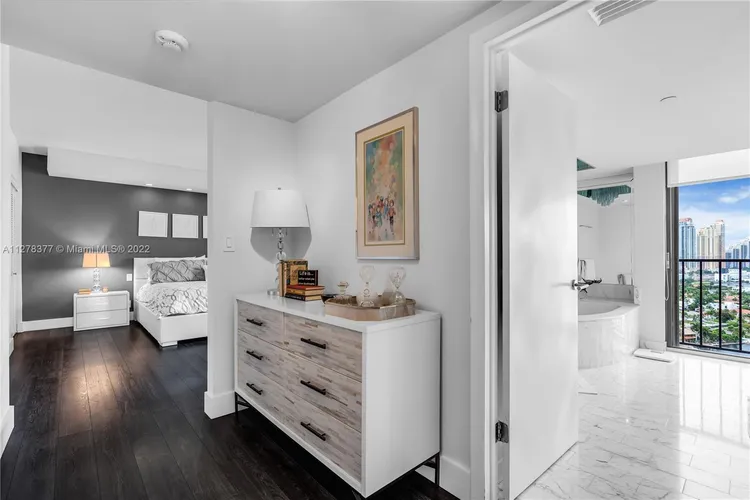 Turnberry Towers #22E image #30