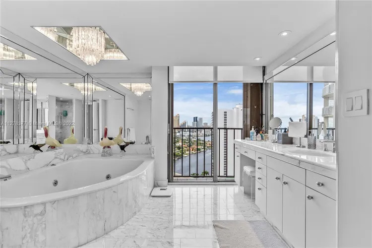 Turnberry Towers #22E image #31