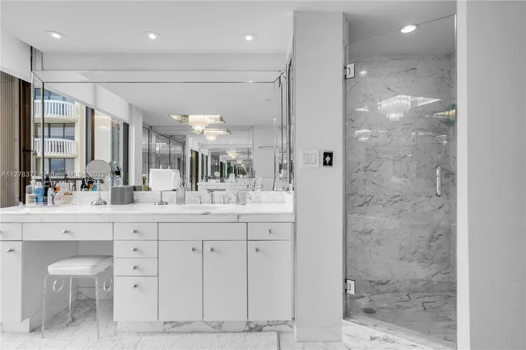 Turnberry Towers #22E image #32