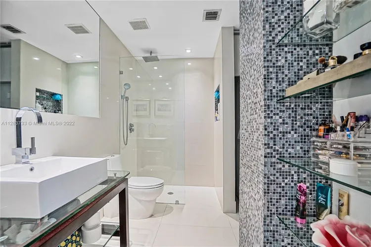 New Wave Condo #11E image #12