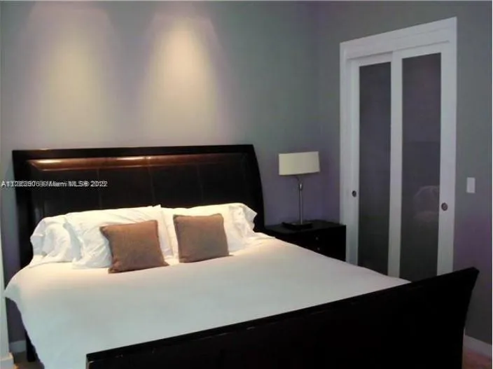 500 Brickell #1001 image #8