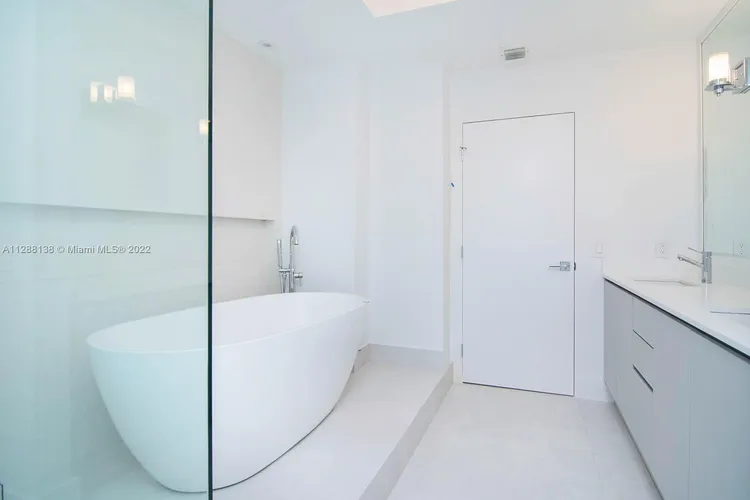 Williams Island 1000 #3104 image #17