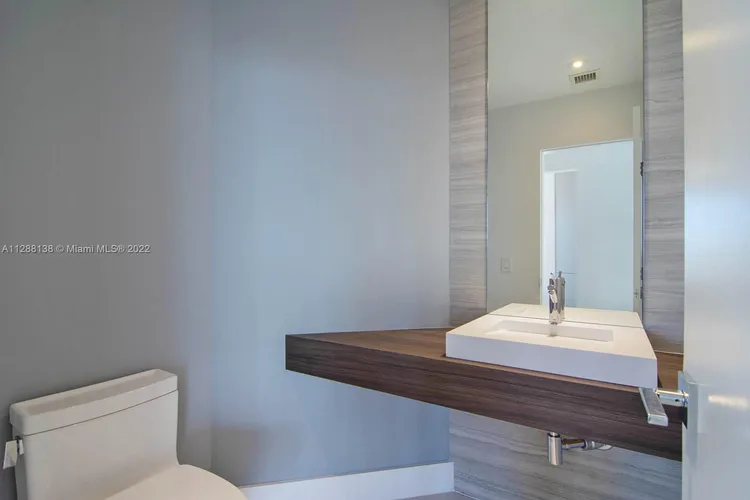 Williams Island 1000 #3104 image #19