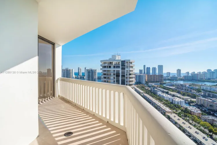 Williams Island 1000 #3104 image #20