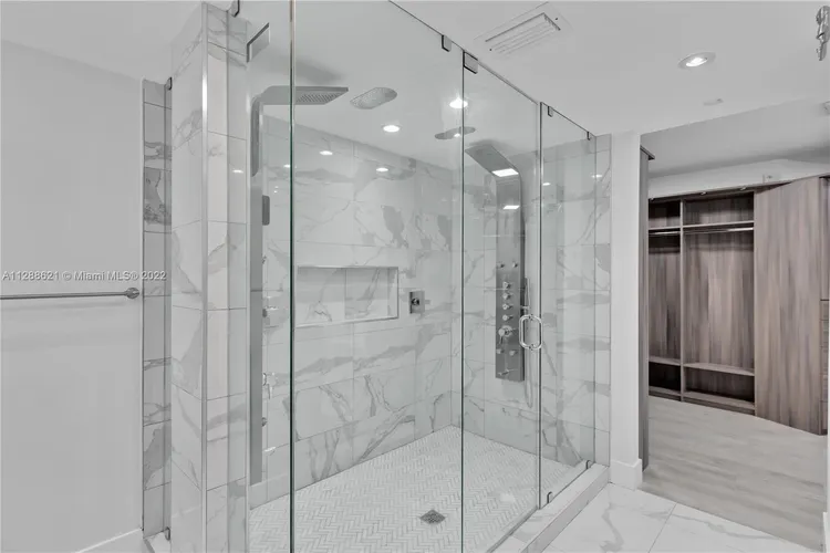 Towers of Key Biscayne #E1107 image #11