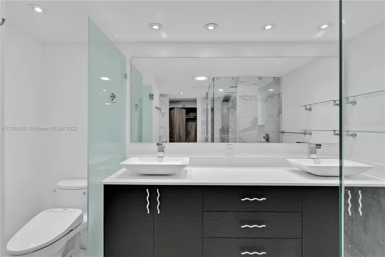 Towers of Key Biscayne #E1107 image #12