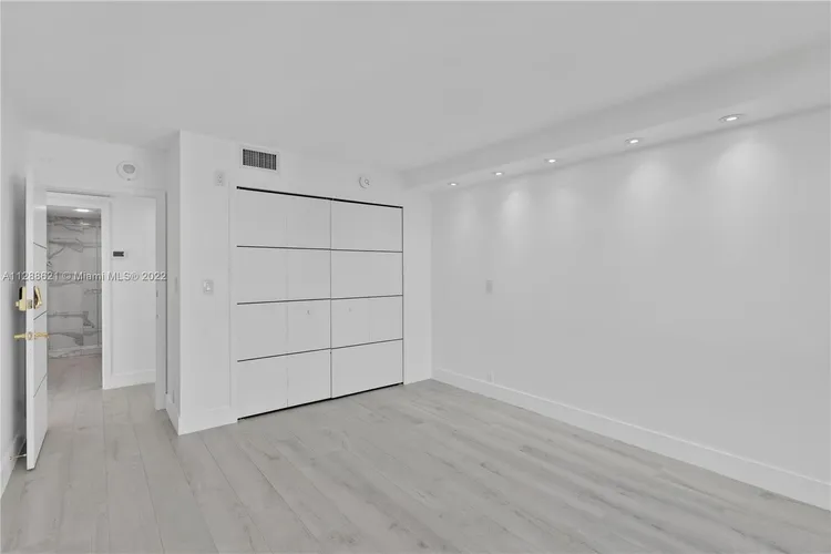 Towers of Key Biscayne #E1107 image #17