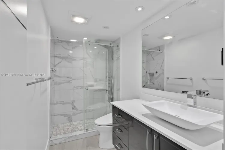 Towers of Key Biscayne #E1107 image #19