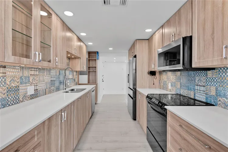 Towers of Key Biscayne #E1107 image #20