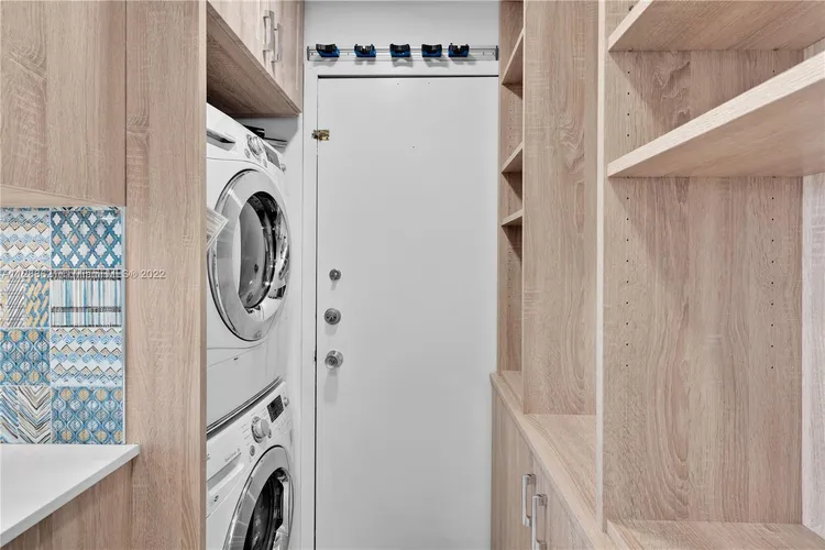 Towers of Key Biscayne #E1107 image #21