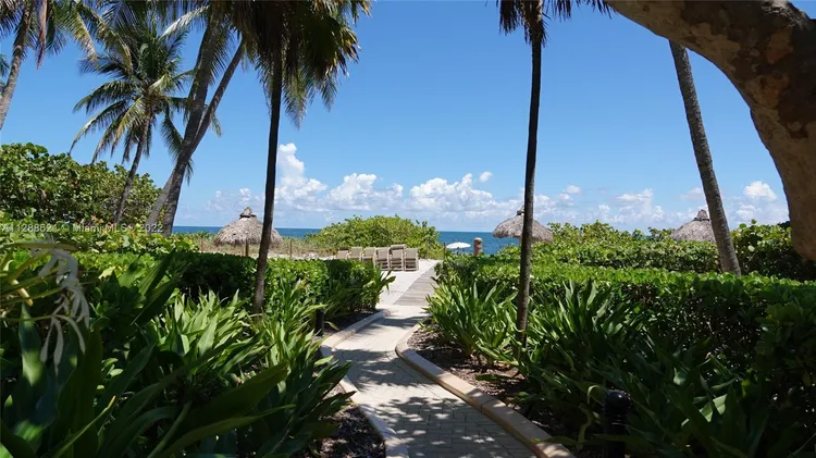 Towers of Key Biscayne #E1107 image #25