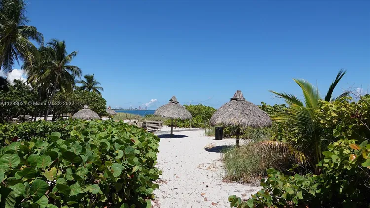 Towers of Key Biscayne #E1107 image #43