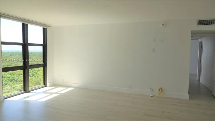 Towers of Key Biscayne #E1107 image #9