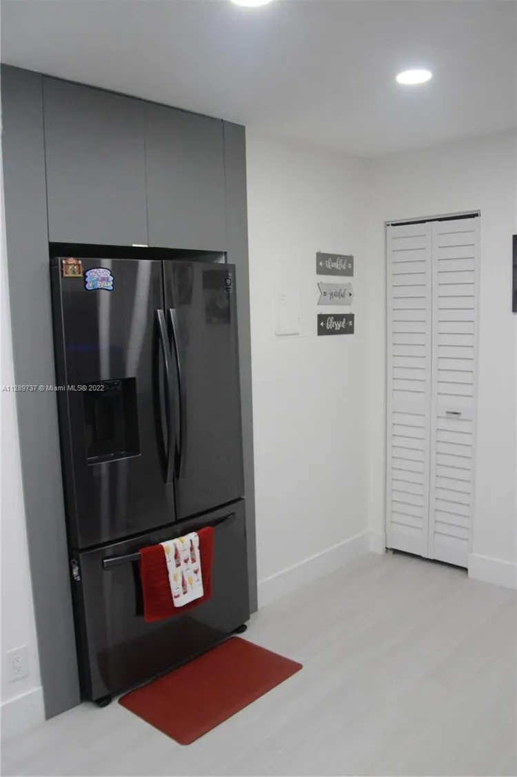 Olympus Towers and Marina #311 image #7