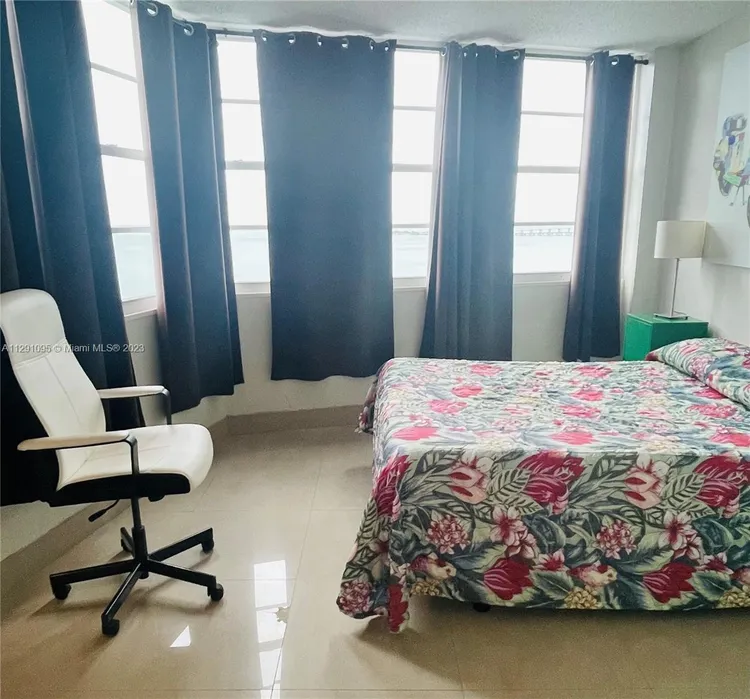 Four Ambassadors #1968 image #7