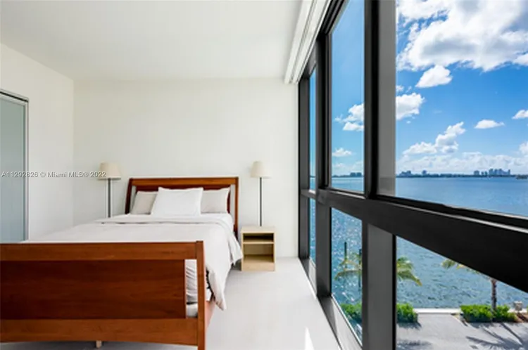 One Paraiso #401 image #11