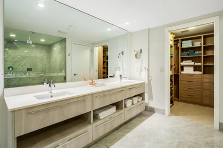 One Paraiso #401 image #12