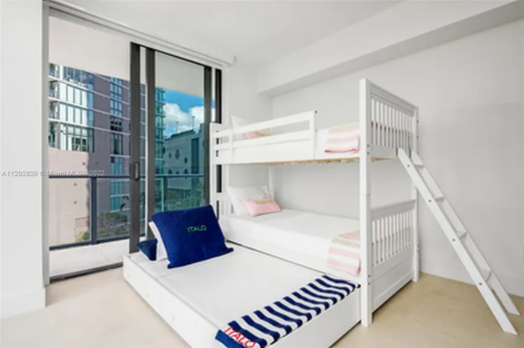 One Paraiso #401 image #15