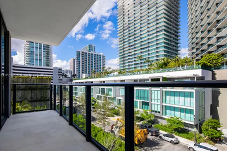 One Paraiso #401 image #18