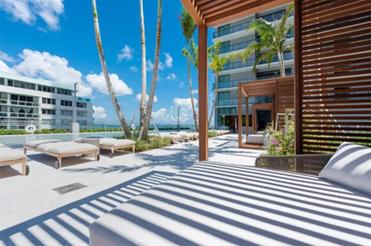 One Paraiso #401 image #24