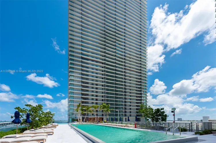 One Paraiso #401 image #27