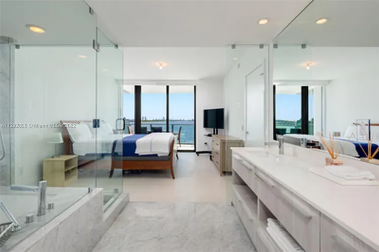 One Paraiso #401 image #7