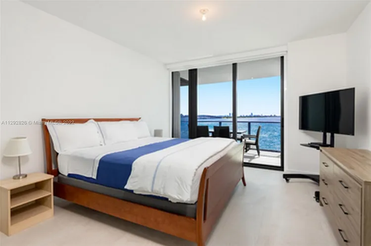 One Paraiso #401 image #8