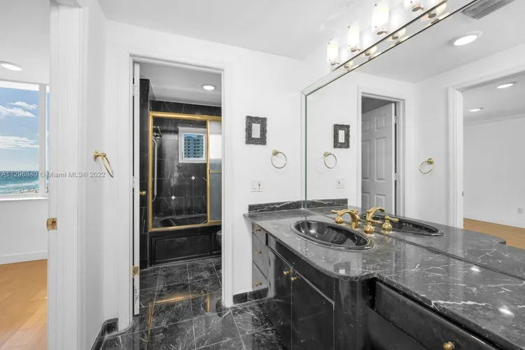 Carriage House #349 image #10