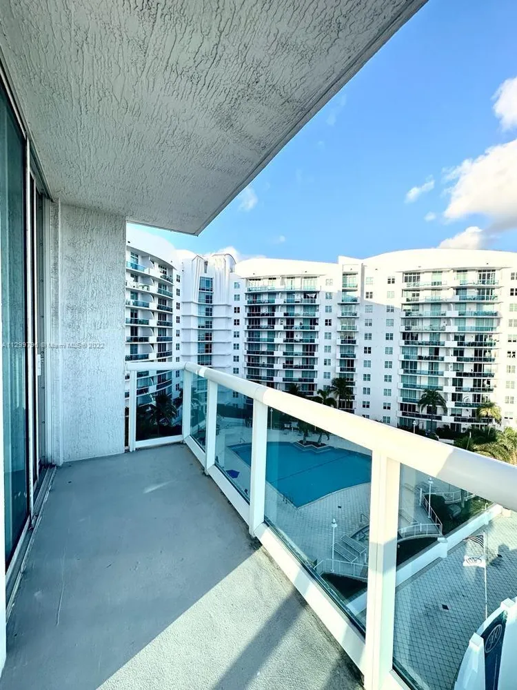 360 Condo #1125 image #13